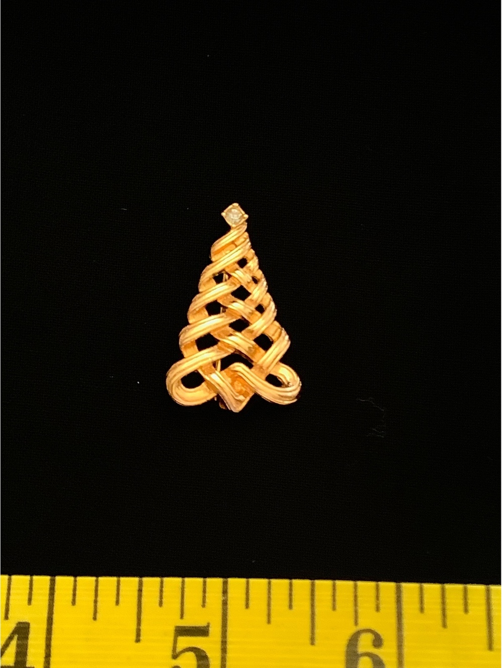Vintage Avon Christmas Tree Pin Brooch Gold Tone Rhinestones Original Box